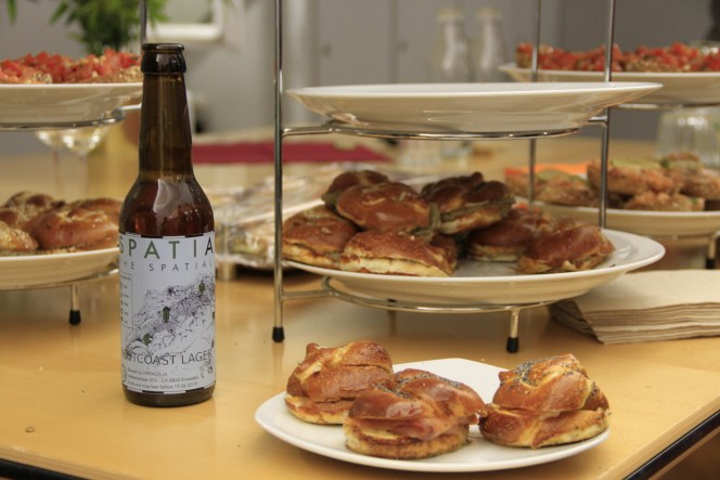 Attendees networking at GeoBeer #26 in Bern, photo 16