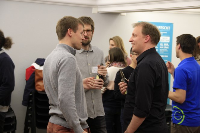 Attendees networking at GeoBeer #26 in Bern, photo 15