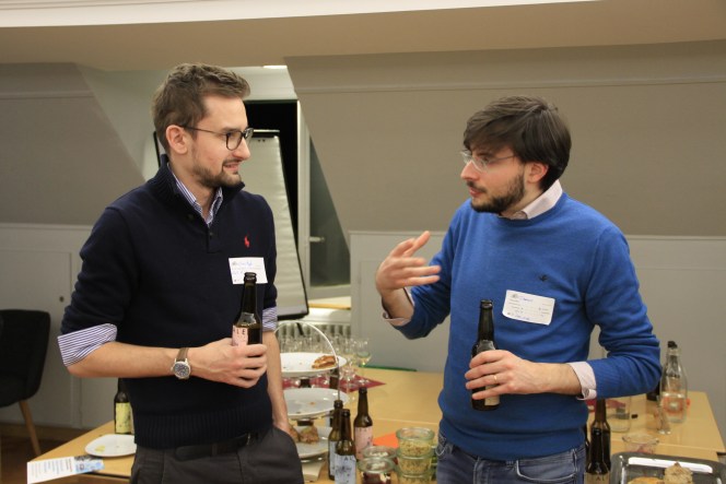 Attendees networking at GeoBeer #26 in Bern, photo 4