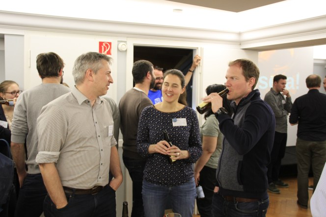 Attendees networking at GeoBeer #26 in Bern, photo 13
