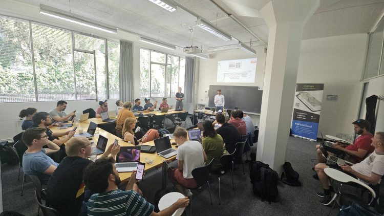 Participants during the multilingual QField workshop in Bern